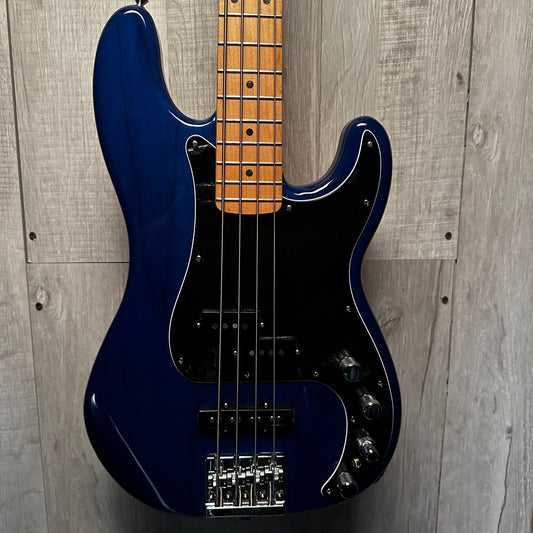 Front body view of Fender Deluxe Active P Bass Ash Trans Saphire Blue