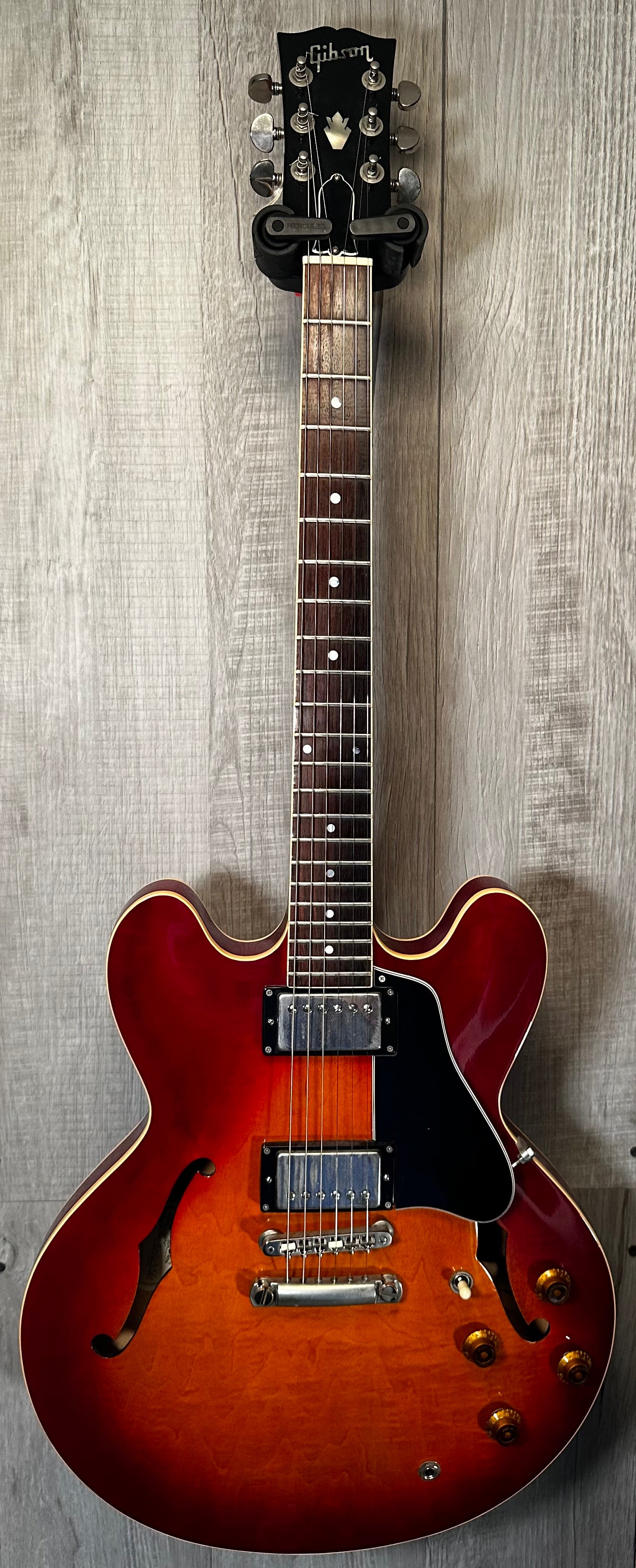 Full front of Used 1983 Gibson ES-335 Cherry Sunburst w/case TSS3477