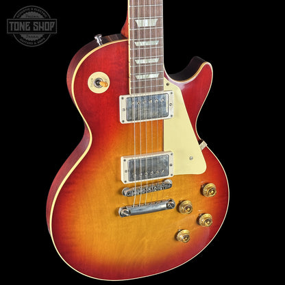 Front left angle of Gibson Custom Dealer Select 1958 Les Paul Chambered Factory Burst VOS 84816.