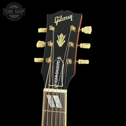 Headstock of Gibson Custom Dealer Select 1960 Hummingbird Reissue Sinker Heritage Cherry Sunburst 23175191.