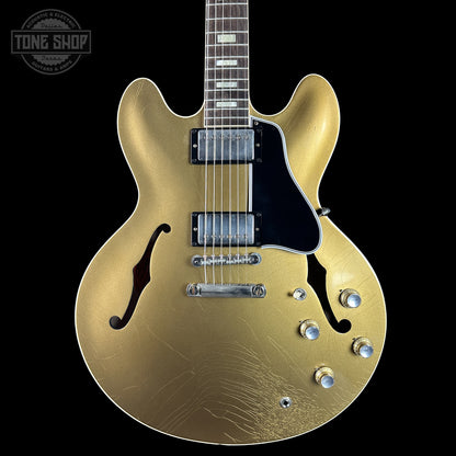 Front of Gibson Custom Dealer Select 1964 ES-335 Double Gold w/Black Stinger Ultra Light Aged.