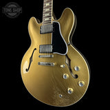 Front right angle of Gibson Custom Dealer Select 1964 ES-335 Double Gold w/Black Stinger Ultra Light Aged.