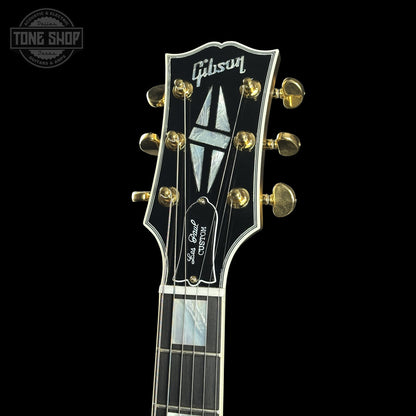 Headstock of Gibson Custom Dealer Select Les Paul Custom Chambered Double Gold Ultra Light Aged.