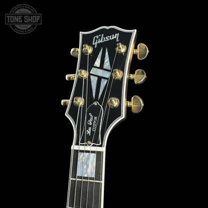 Headstock of Gibson Custom Dealer Select Les Paul Custom Chambered Double Gold Ultra Light Aged CS402646.