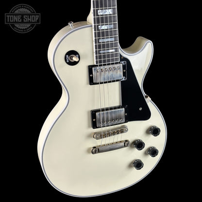 Front right angle of Gibson Custom Les Paul Custom Vintage White VOS CS503092.