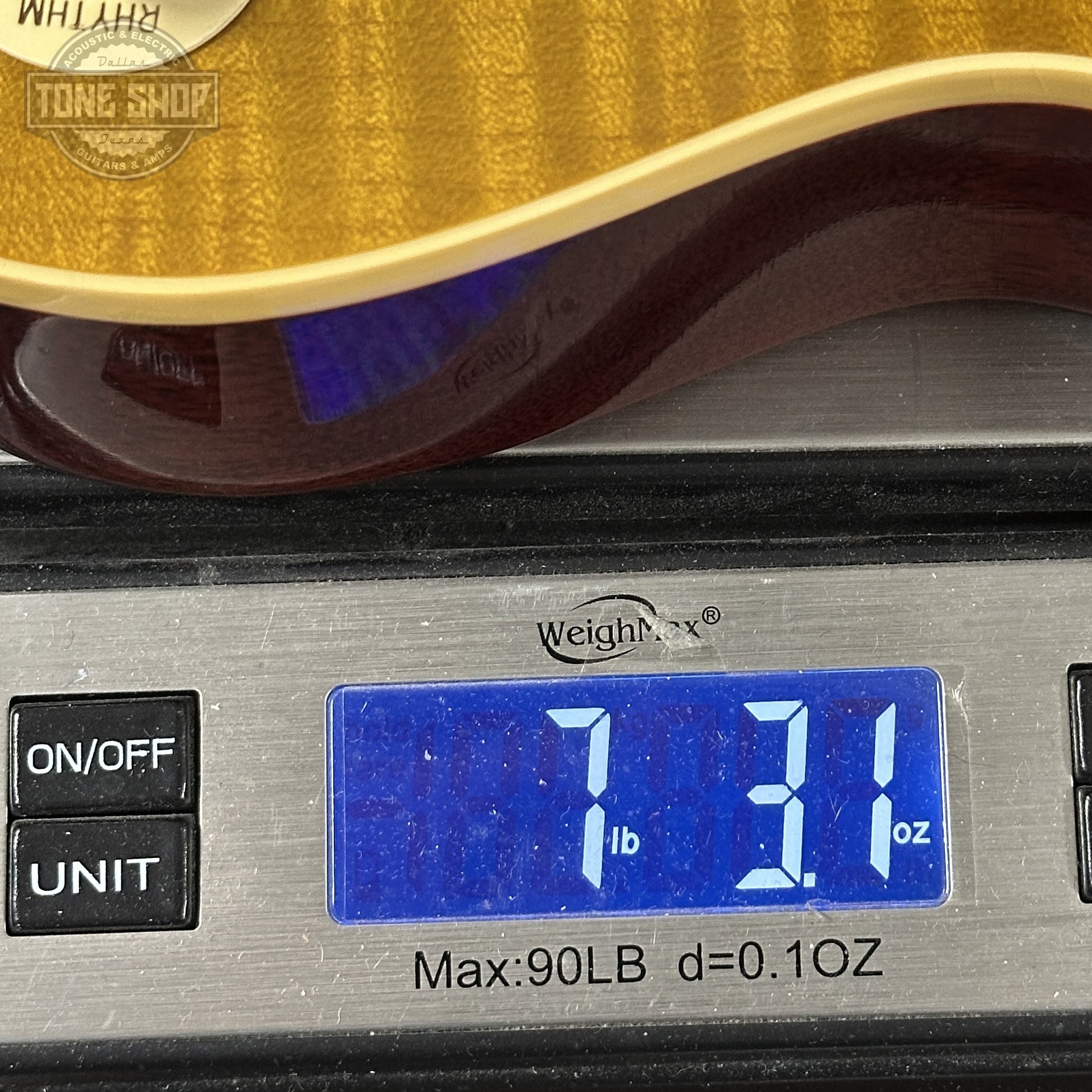 Gibson Custom Dealer Select 1959 Les Paul Chambered Lemon Burst Light Aged 941840 on scale.