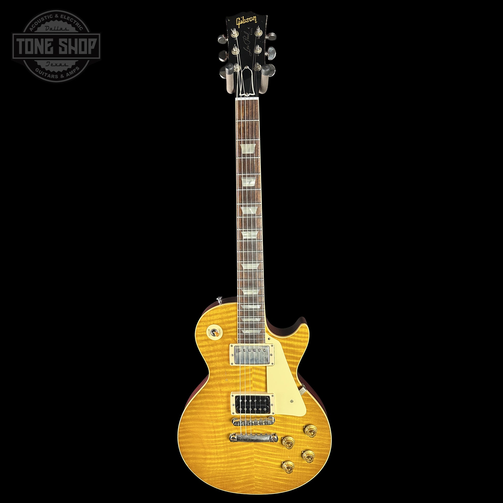 Full frontal of Gibson Custom Dealer Select 1959 Les Paul Chambered Lemon Burst Light Aged 942369.
