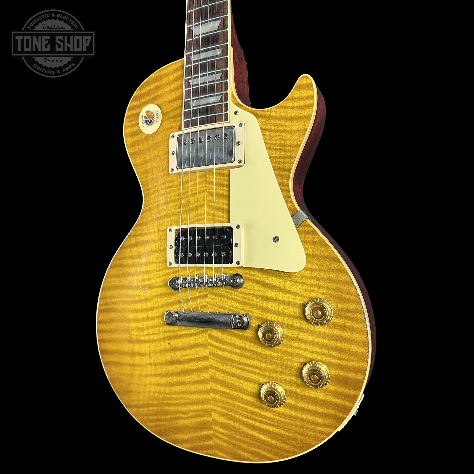 Front right angle of Gibson Custom Dealer Select 1959 Les Paul Chambered Lemon Burst Light Aged 942369 body.