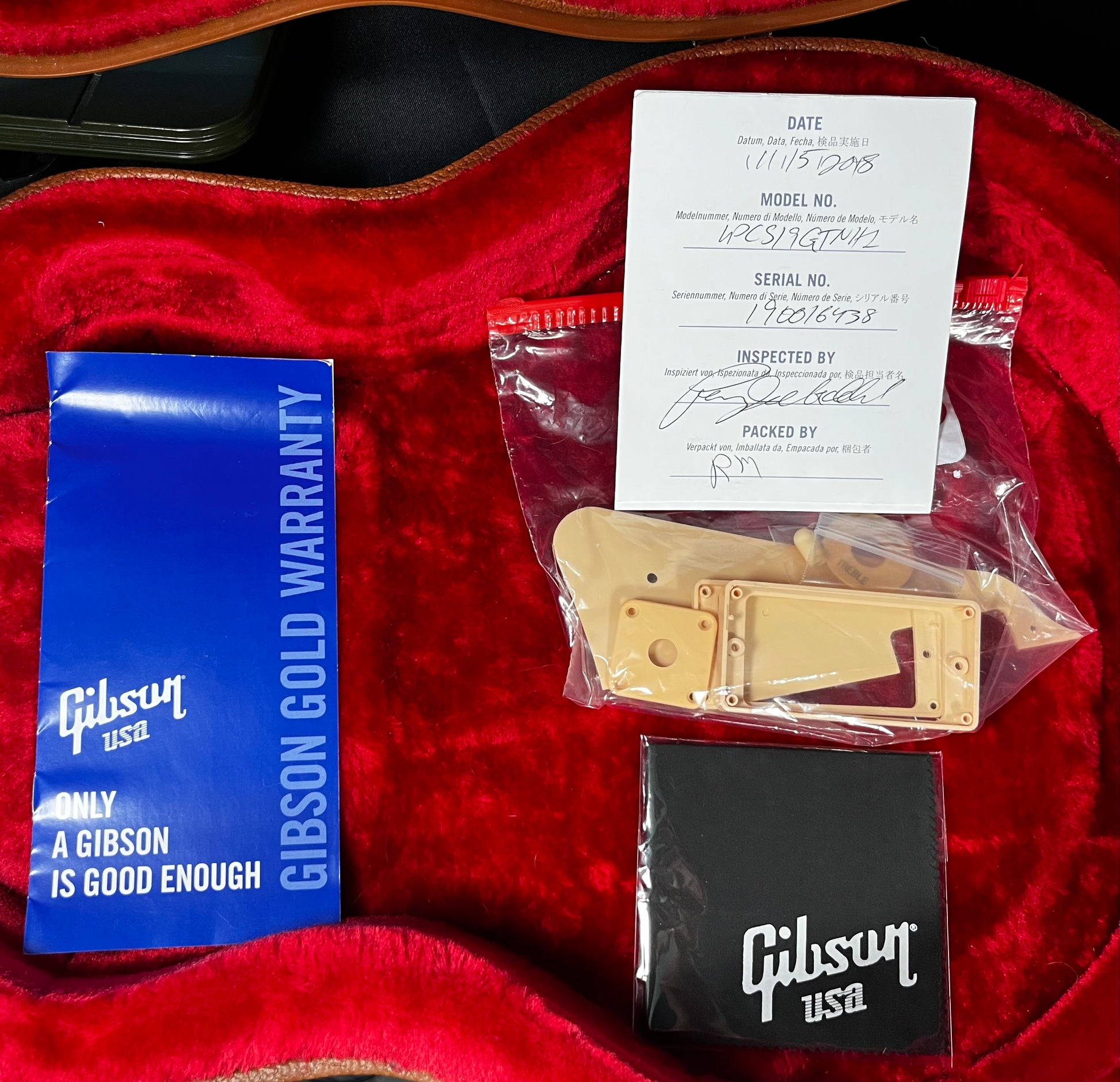 Case candy of Used 2019 Gibson Les Paul Classic Gold Top w/Case TFW2735