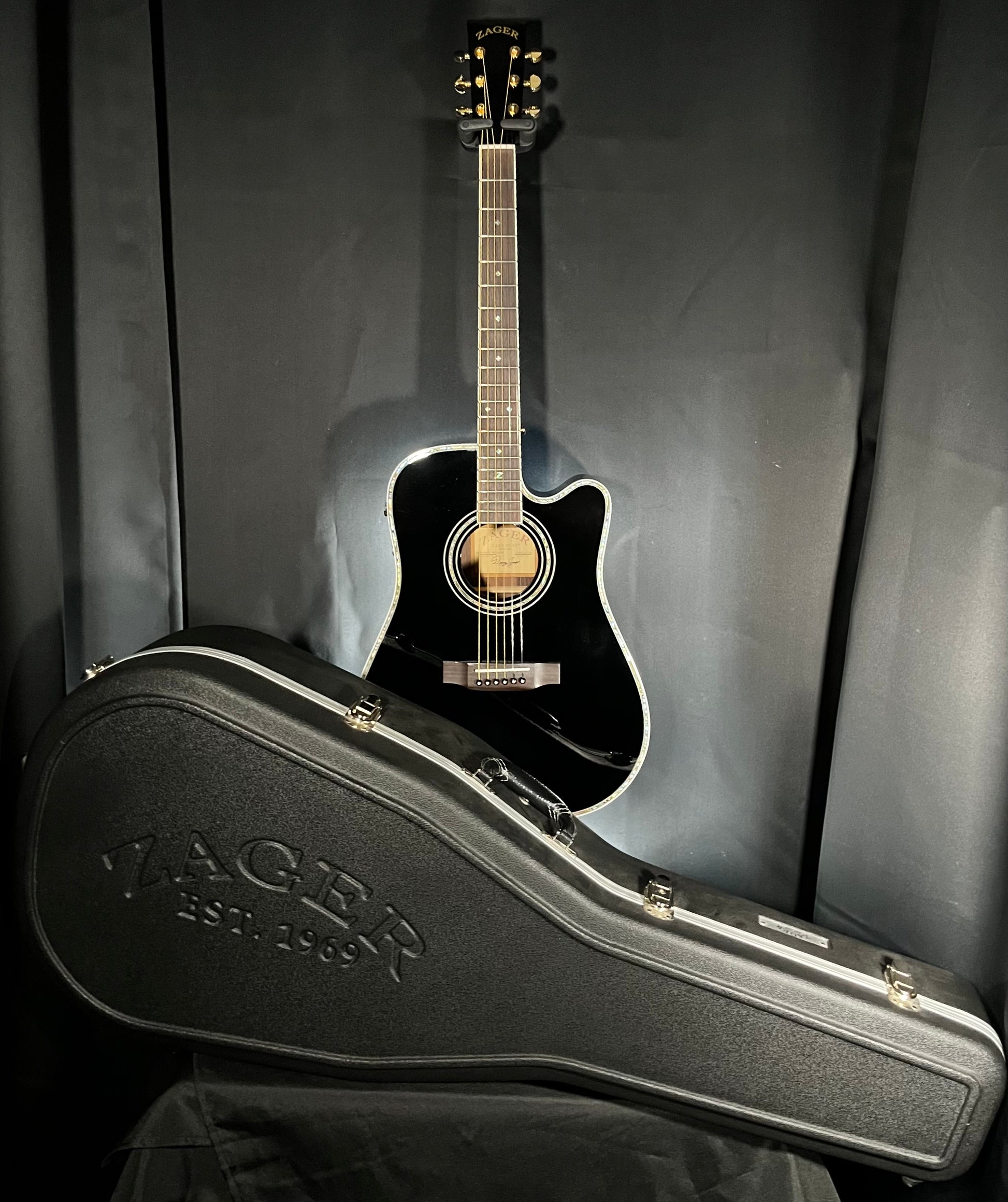 Front of w/case of Used 2021 Zager ZAD-80CE AURA/BK Plus w/case TFW2728