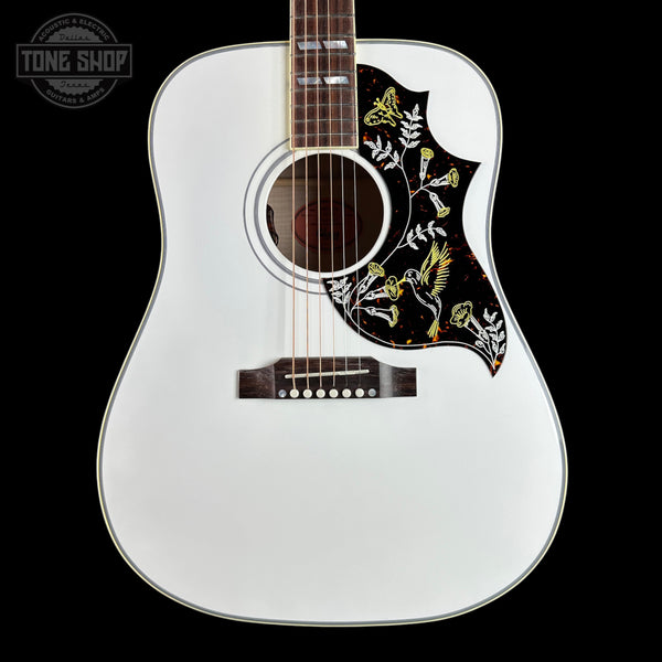 Front of Gibson Custom Made 2 Measure Hummingbird Maple Alpine White LR Baggs VTC.