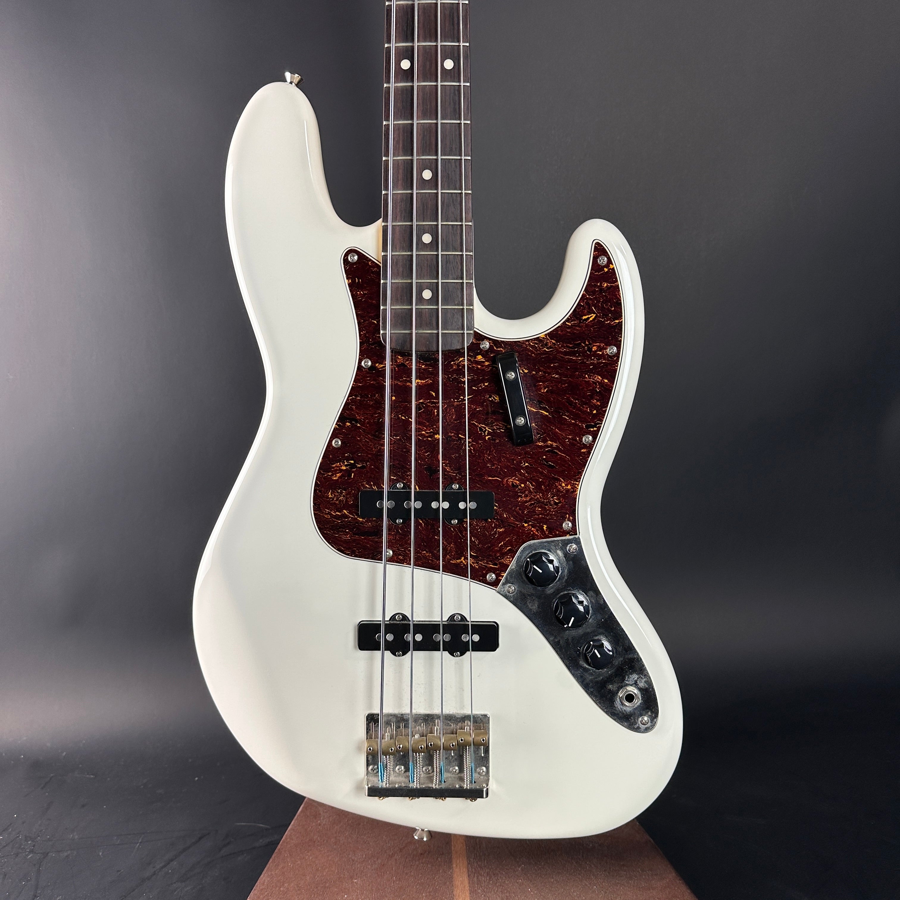 Squier Jazz Bass ホワイト 【公式通販】