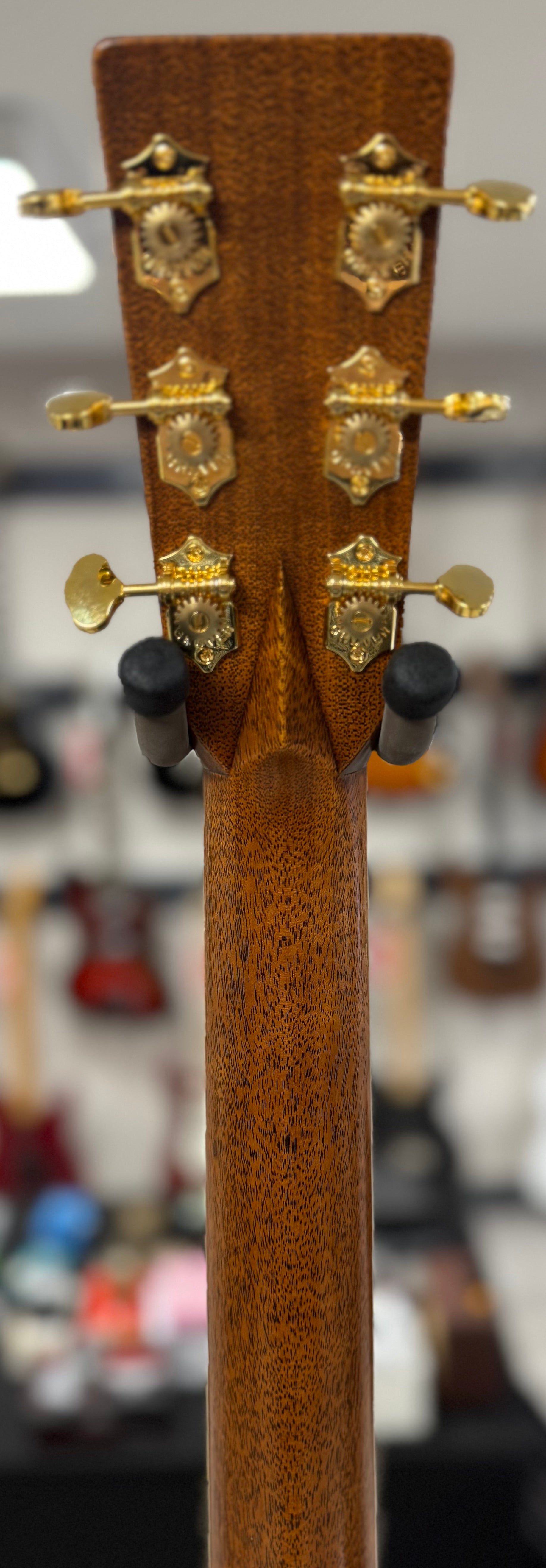 Back of neck of Used Martin Custom Shop OM Adirondack/ Jaguar Claw Mahogany w/case TSS6167