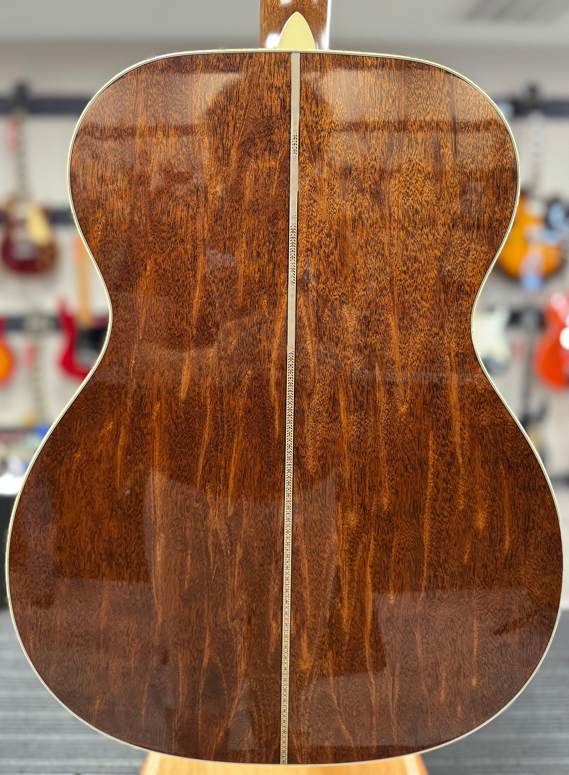 Back of body of Used Martin Custom Shop OM Adirondack/ Jaguar Claw Mahogany w/case TSS6167