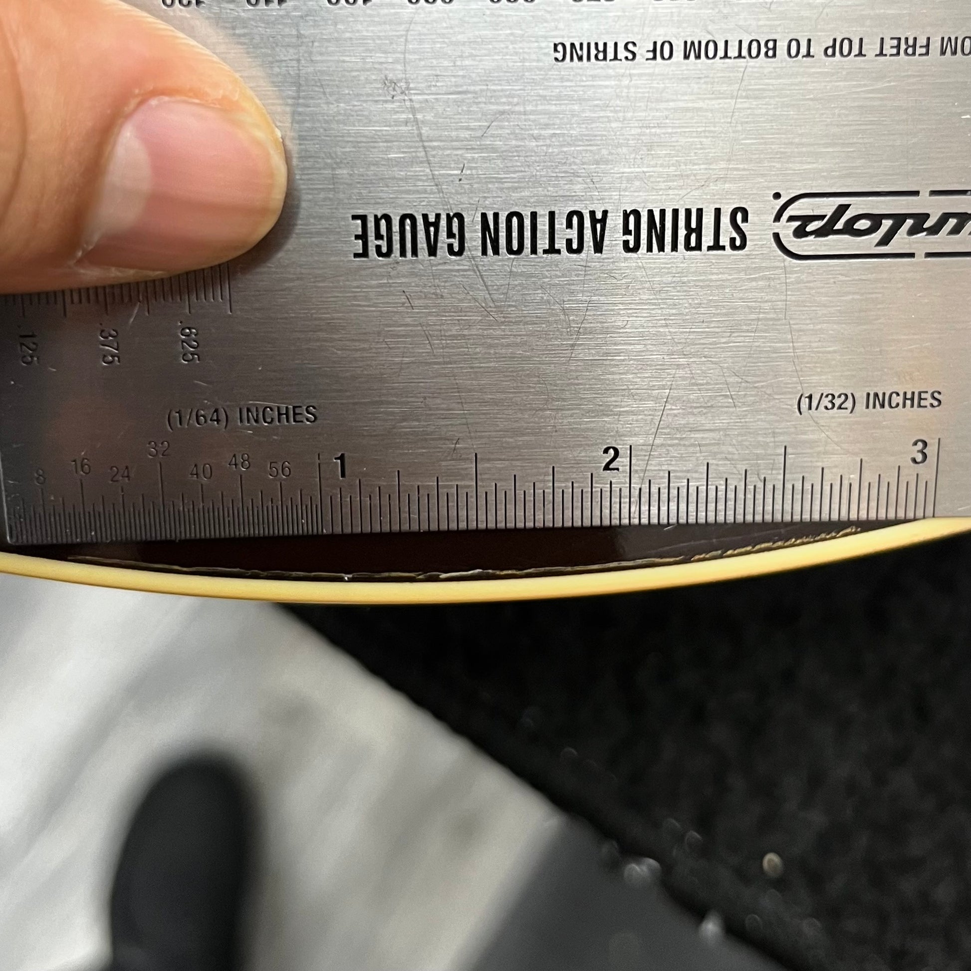 Paint chip on back of Used 2010 Gibson J-165 Sunburst w/Case TFW2806