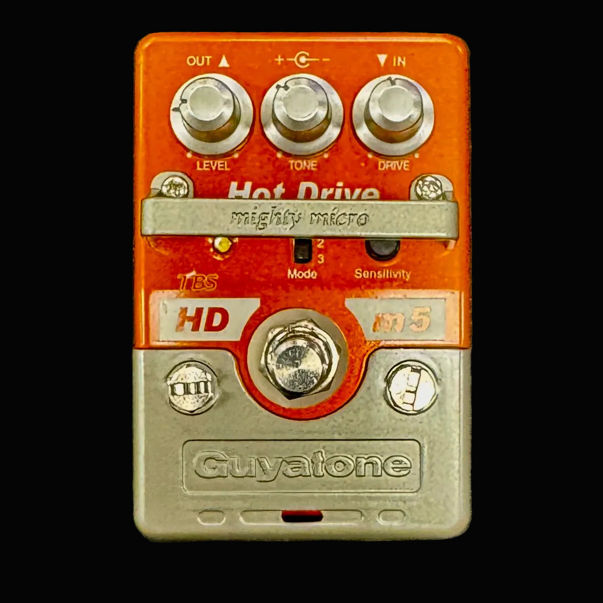 Guitar effects pedal with 'Hot Drive' and 'Guvatone' branding on a gray background