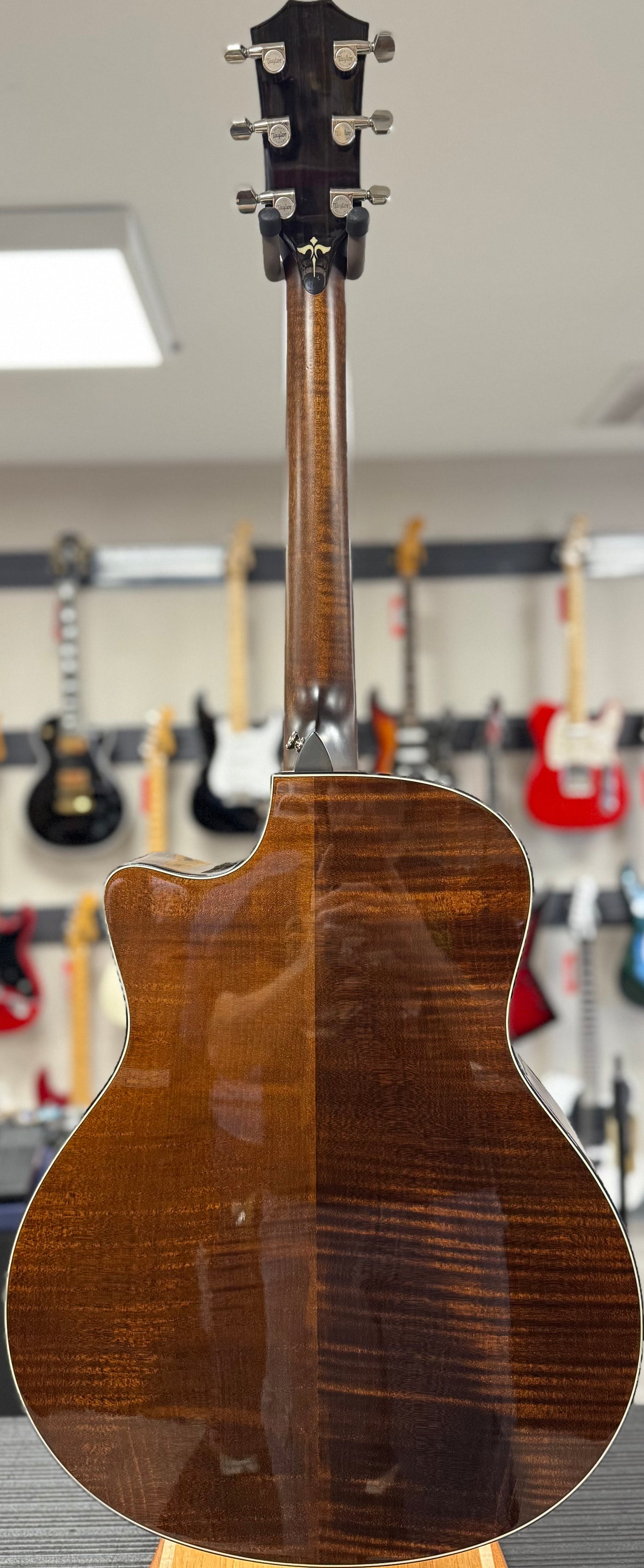 Back of whole Used Taylor 616ce Natural w/case TSS6202