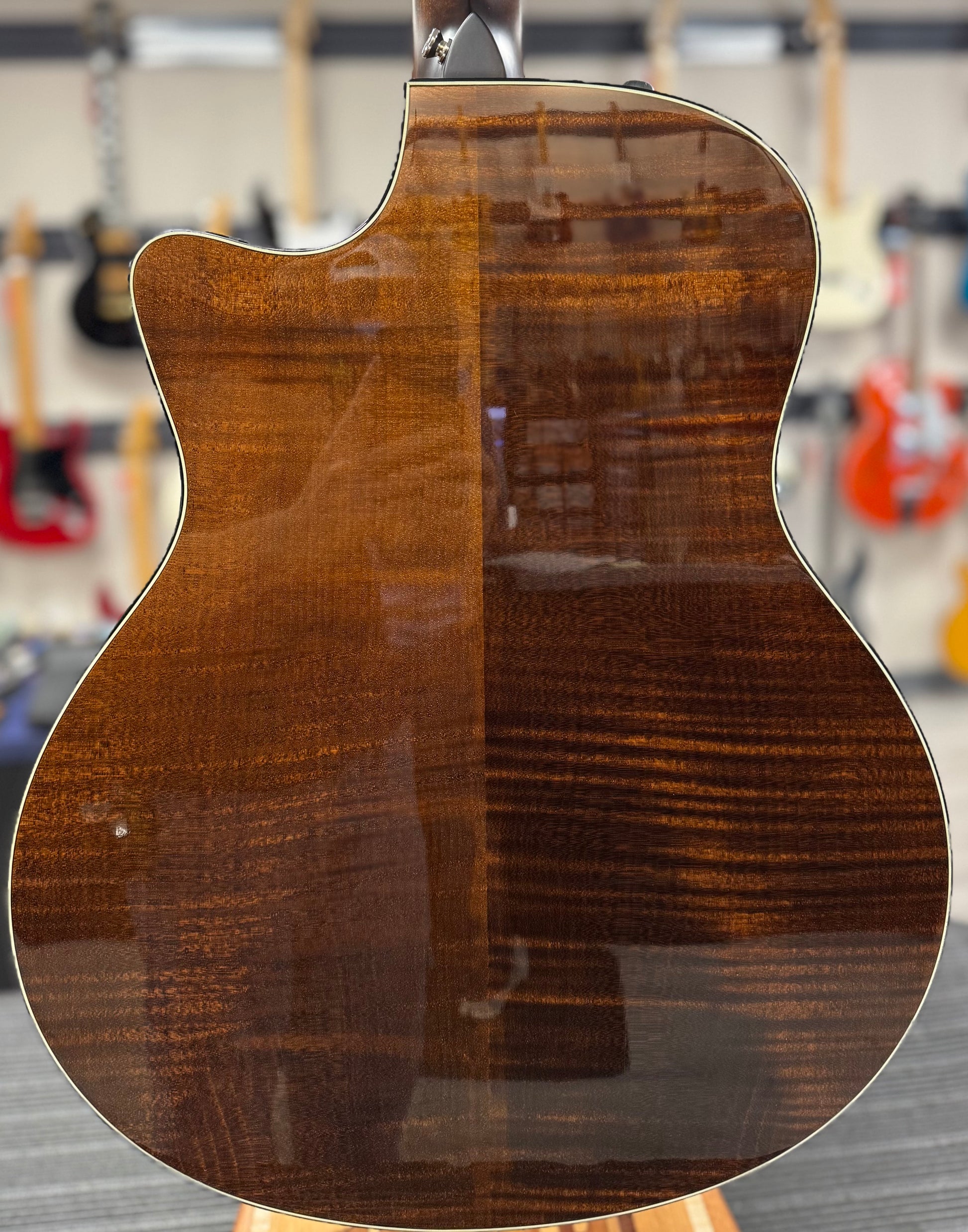 Back of body of Used Taylor 616ce Natural w/case TSS6202