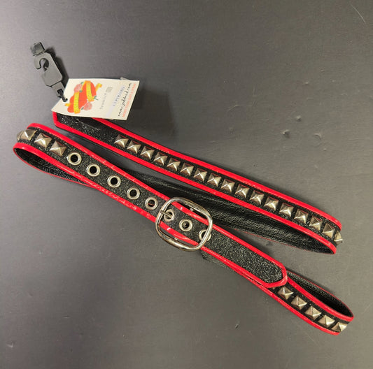 Detail of Jodi Head 1.5 Skinny Pyramid Strap.