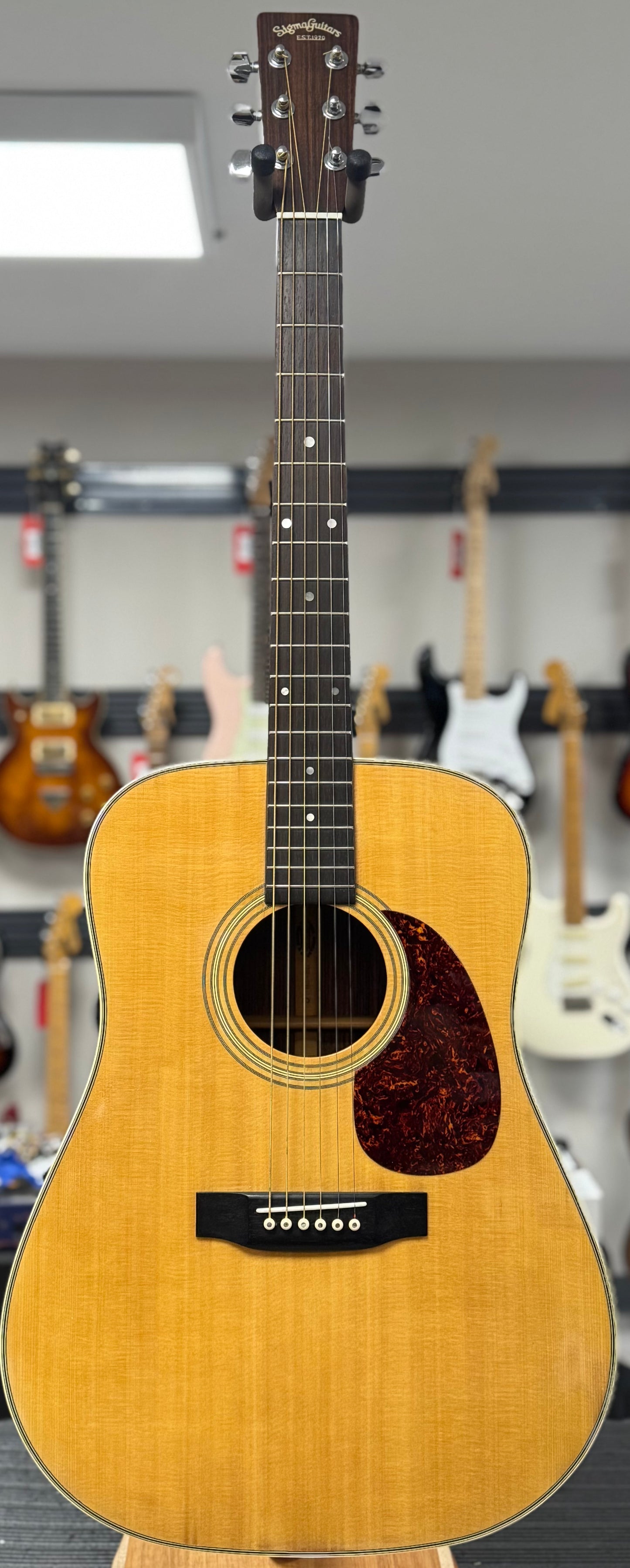 Full Front of Used Sigma DR-28C Made In Japan w/case TSS6211