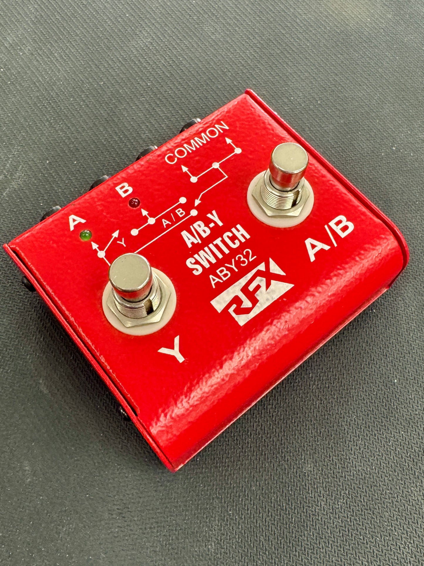 Red A/B switch pedal with 'FJ' branding on a gray background