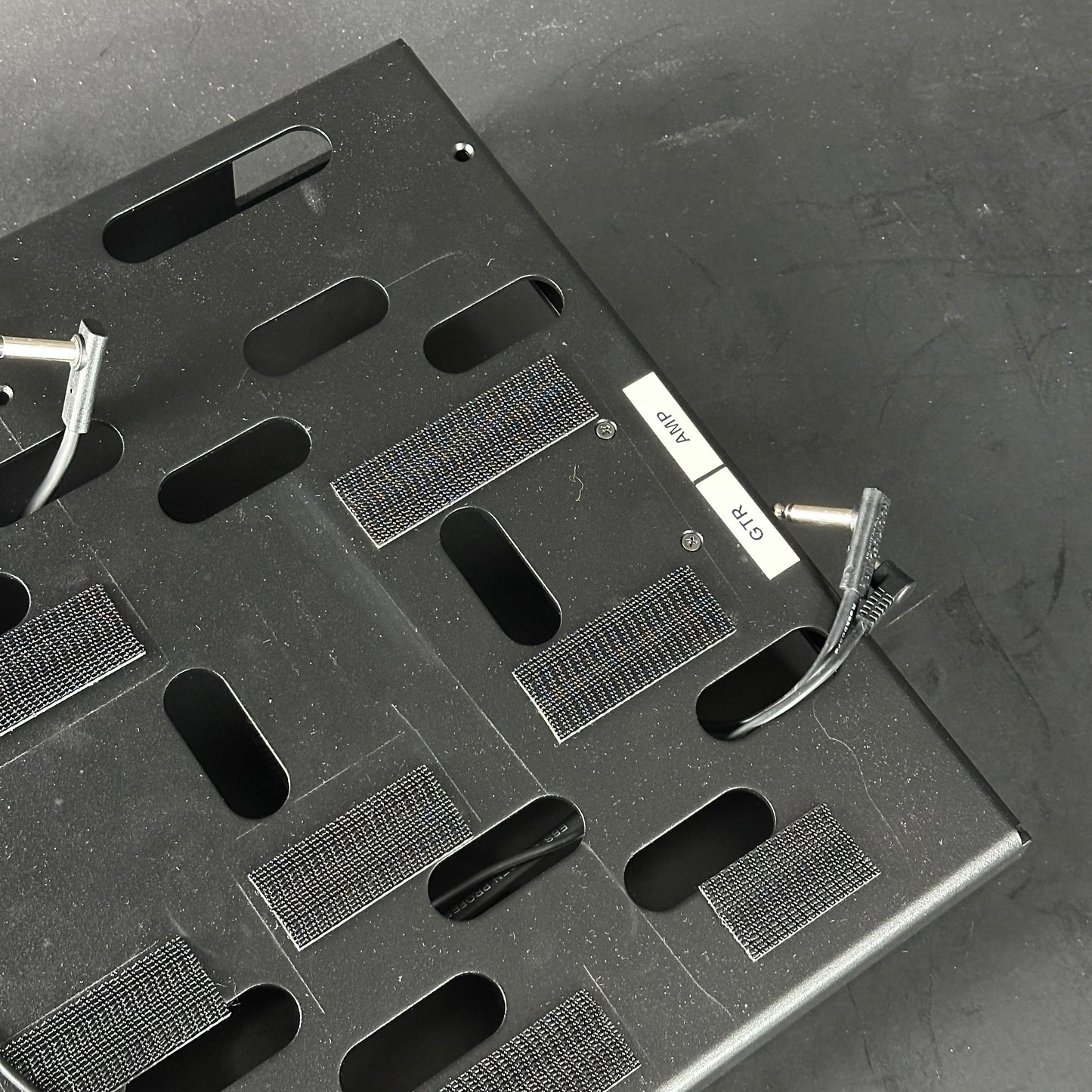 Top of Used Voodoo Lab Dingbat Medium Pedalboard.