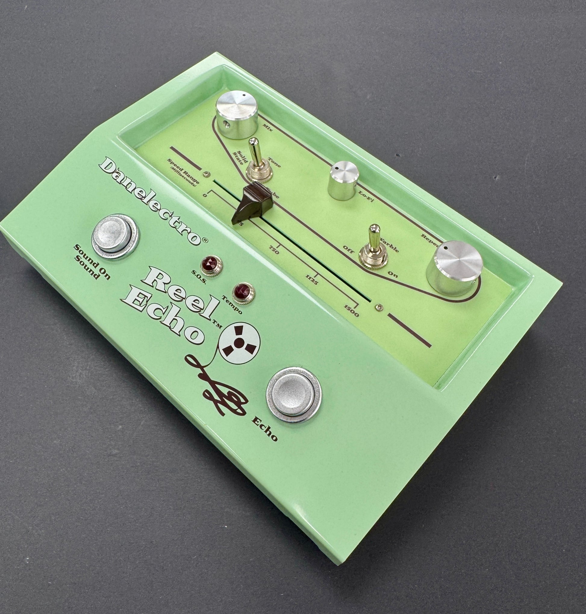 Green guitar effects pedal with 'Dandelion' branding on a gray background