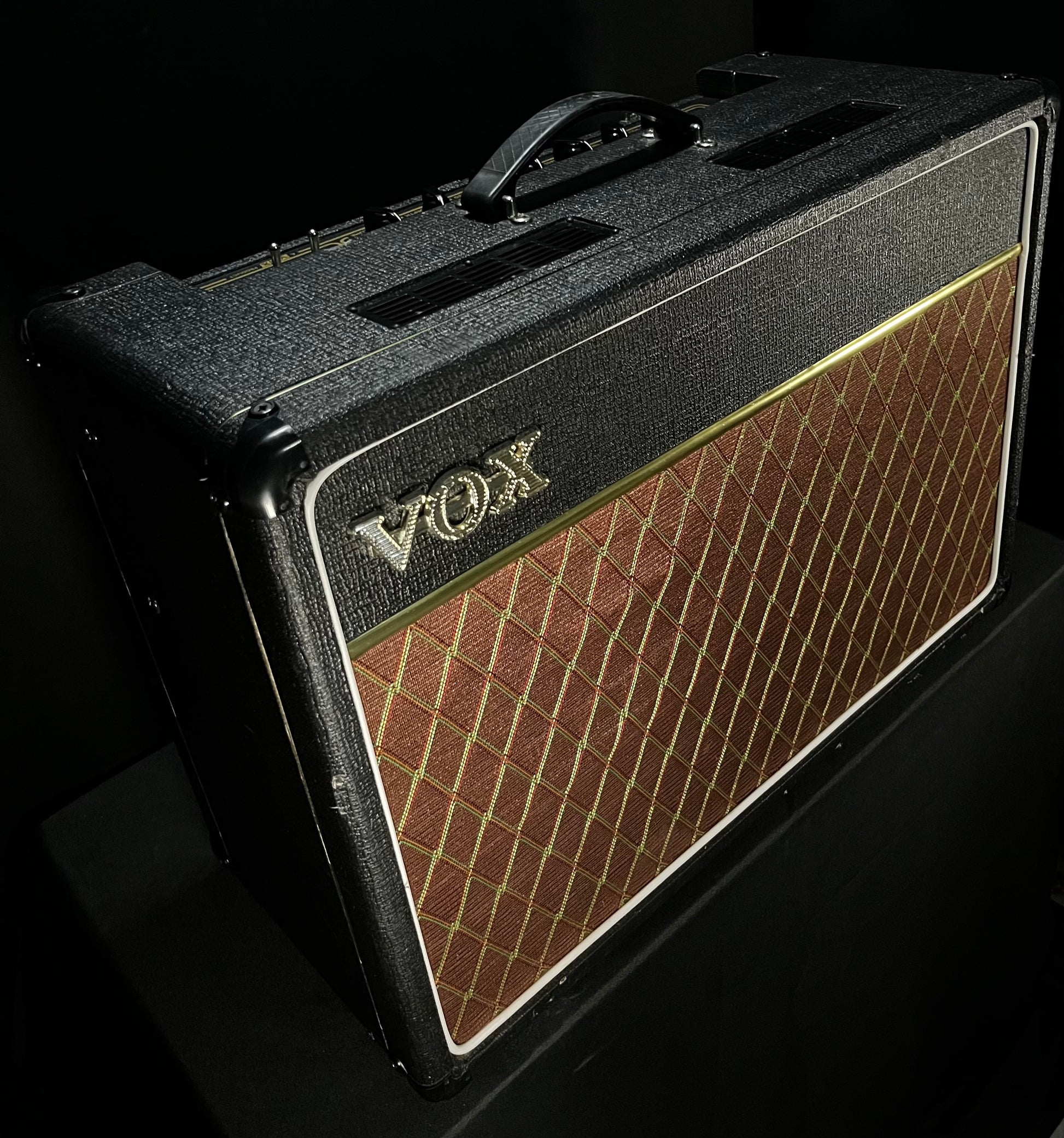 Side of Used Vox AC15TB2 2x10" Bulldogs Made in U.K. TFW241