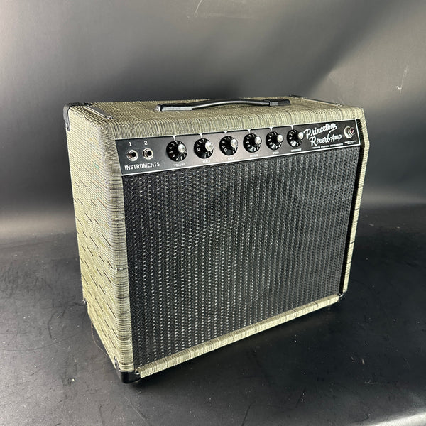 Guitar amplifier with wicker design on a dark background