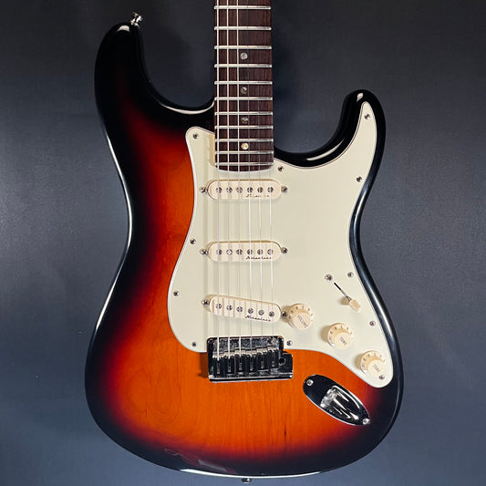 Front of Used 2000 American Deluxe Stratocaster 3-Tone Sunburst w/case TFW263