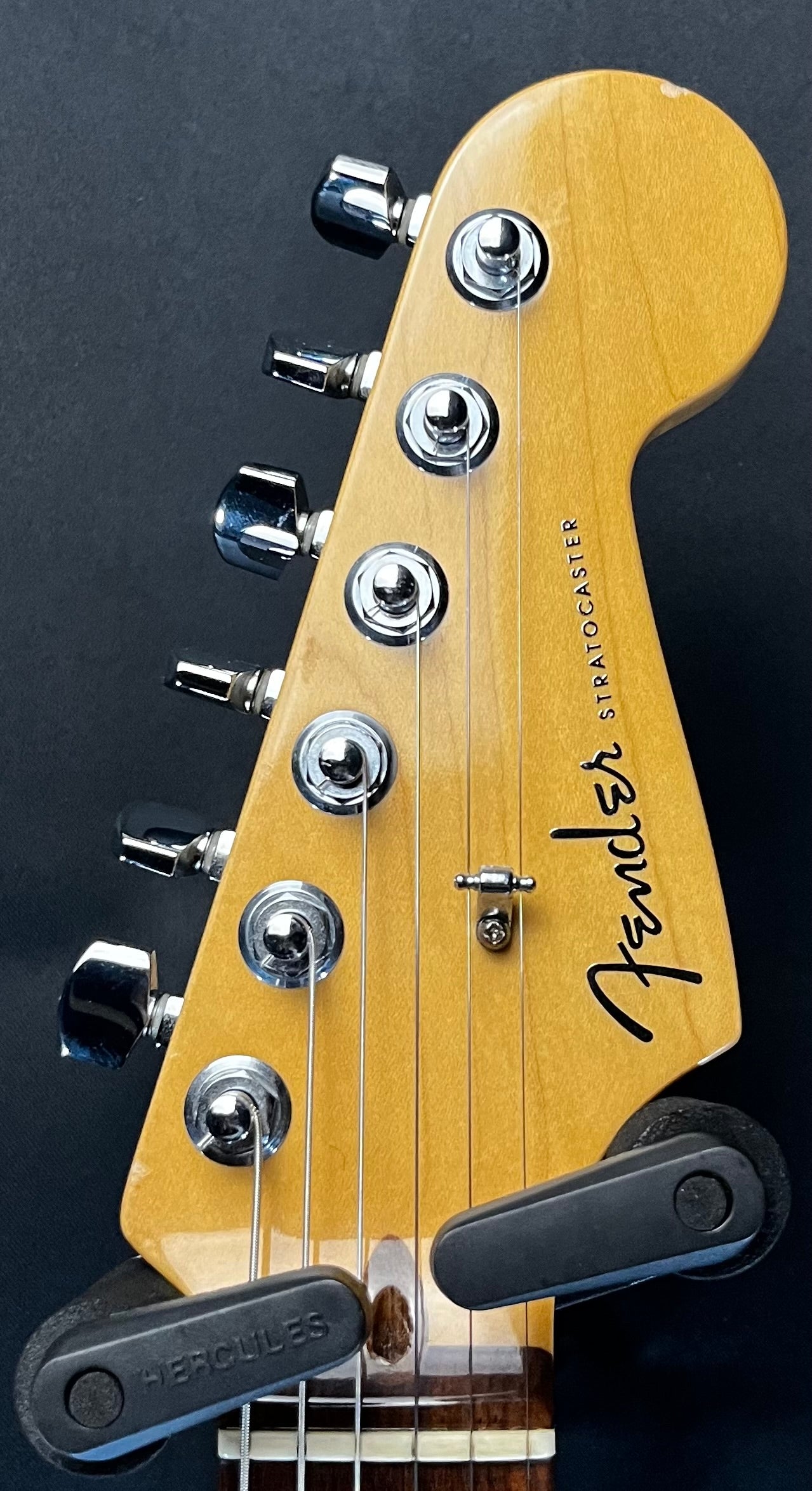 Headstock of Used 2000 American Deluxe Stratocaster 3-Tone Sunburst w/case TFW263