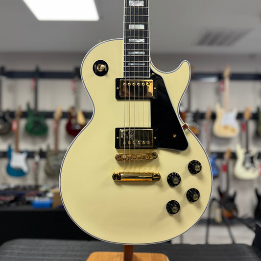 Front of body of Used Gibson USA Les Paul Custom 70's Buttercream Top w/case TSS6321