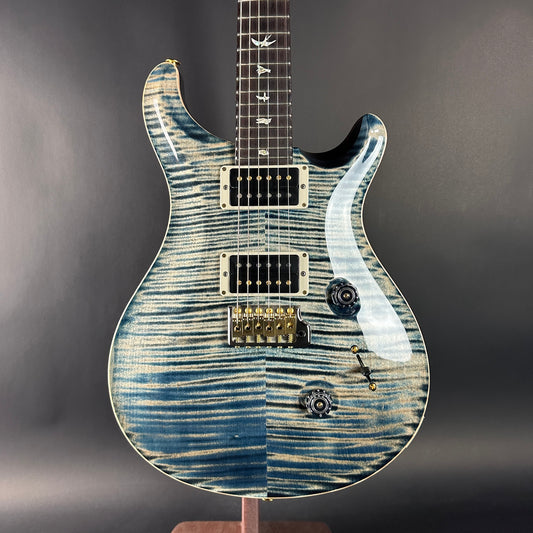 ELECTRIC GUITAR WITH STRIPED DESIGN ON GRAY BACKGROUND