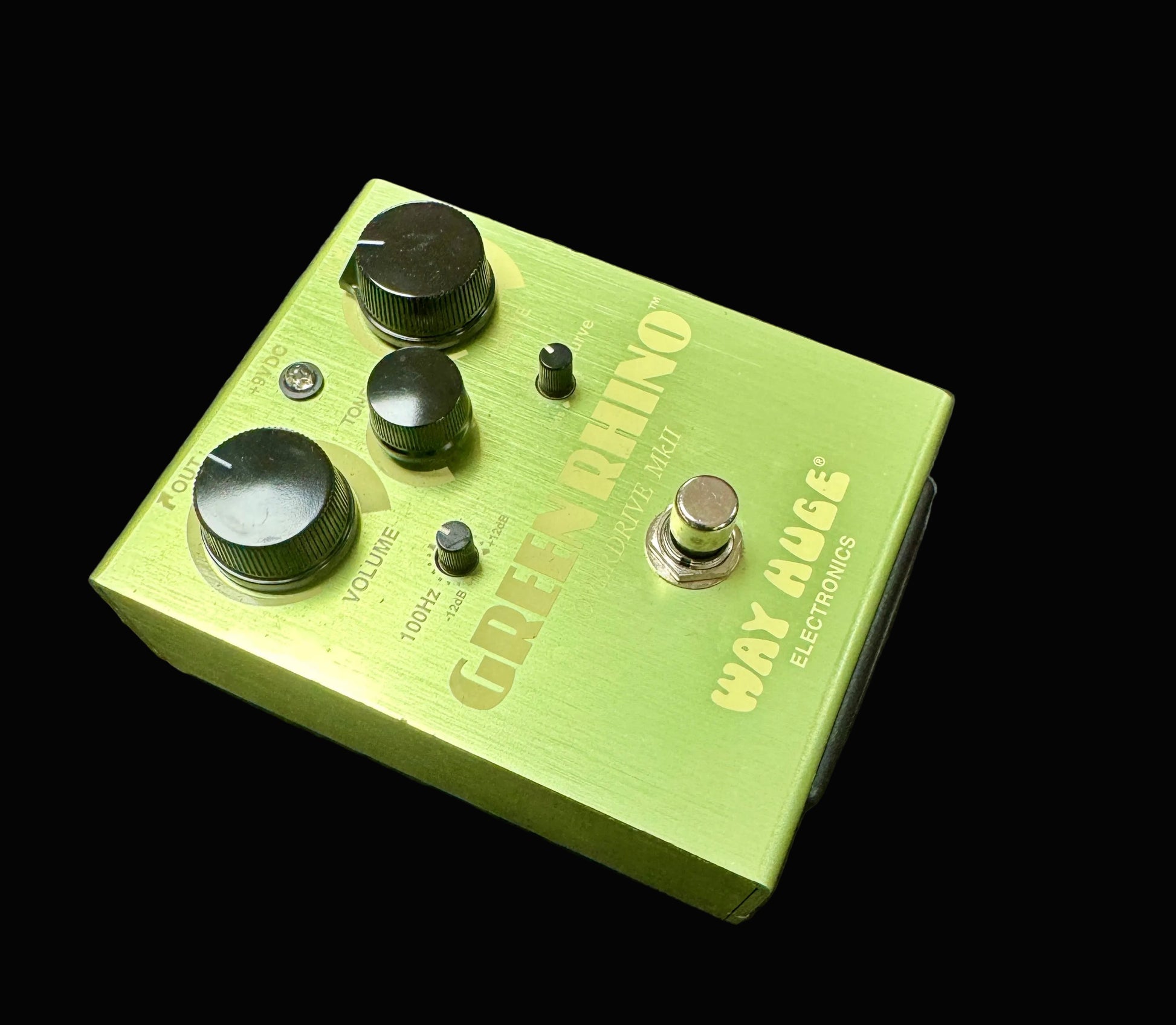 Green guitar effects pedal with 'Green Rhino' branding on a textured surface