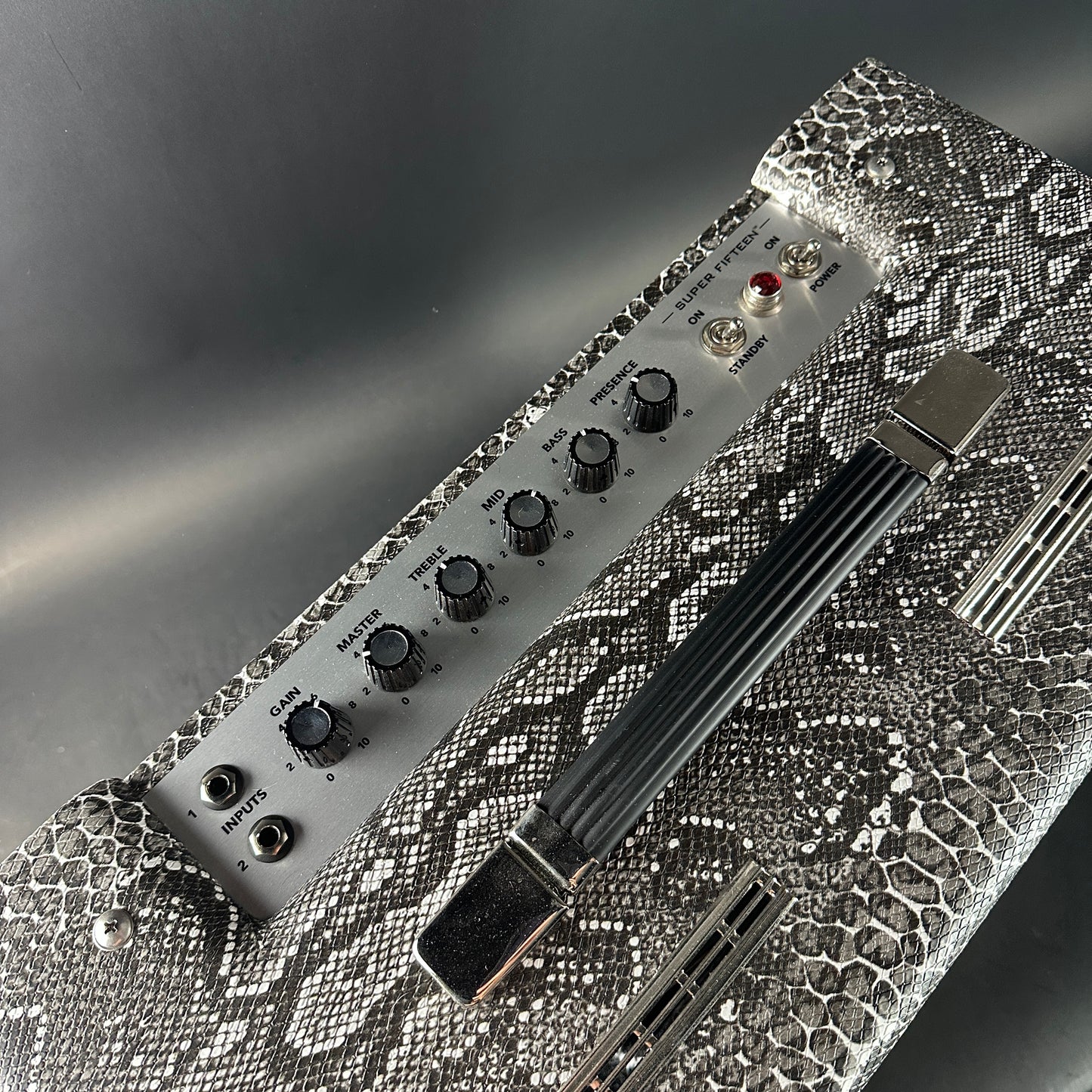 Electronic device with knobs and connectors on a textured surface