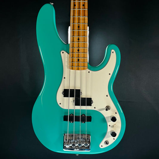 Front of Used Vintage 1989 Fender P Bass Longhorn Turquoise w/Case TFW318