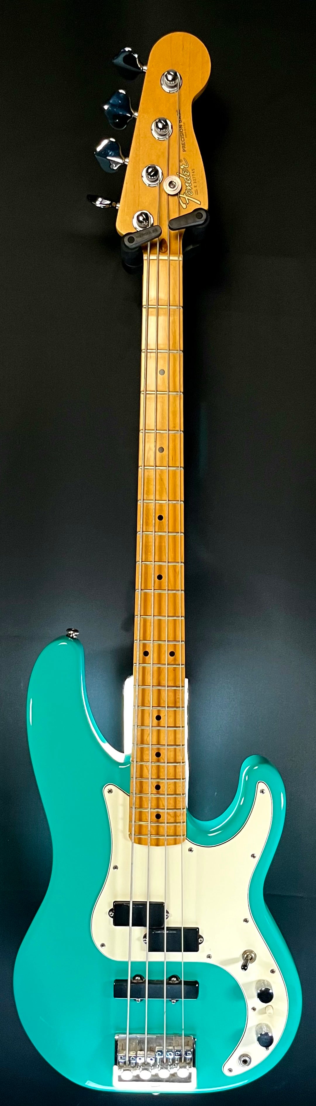 Full front of Used Vintage 1989 Fender P Bass Longhorn Turquoise w/Case TFW318