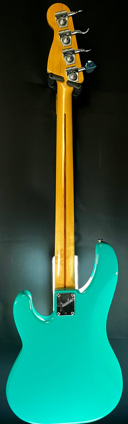 Full back of Used Vintage 1989 Fender P Bass Longhorn Turquoise w/Case TFW318