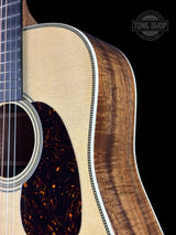 Shoulder of Martin Custom Shop HD-28 Adirondack / Exceptional Broad Figure Koa.