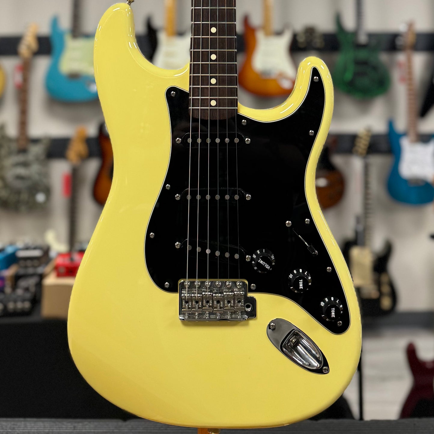 Front of body of Used Fender Classic 60s Stratocaster Canary Diamond w/bag TSS6386