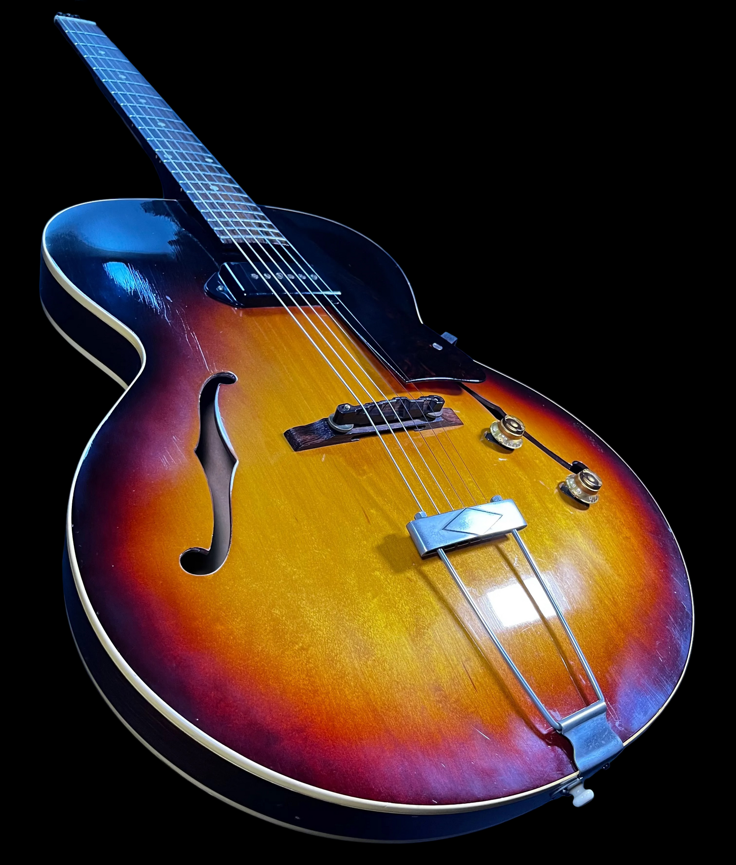 Upward view of Used 1956 Gibson ES-125T Thinline Archtop Sunburst w/Case TFW3063