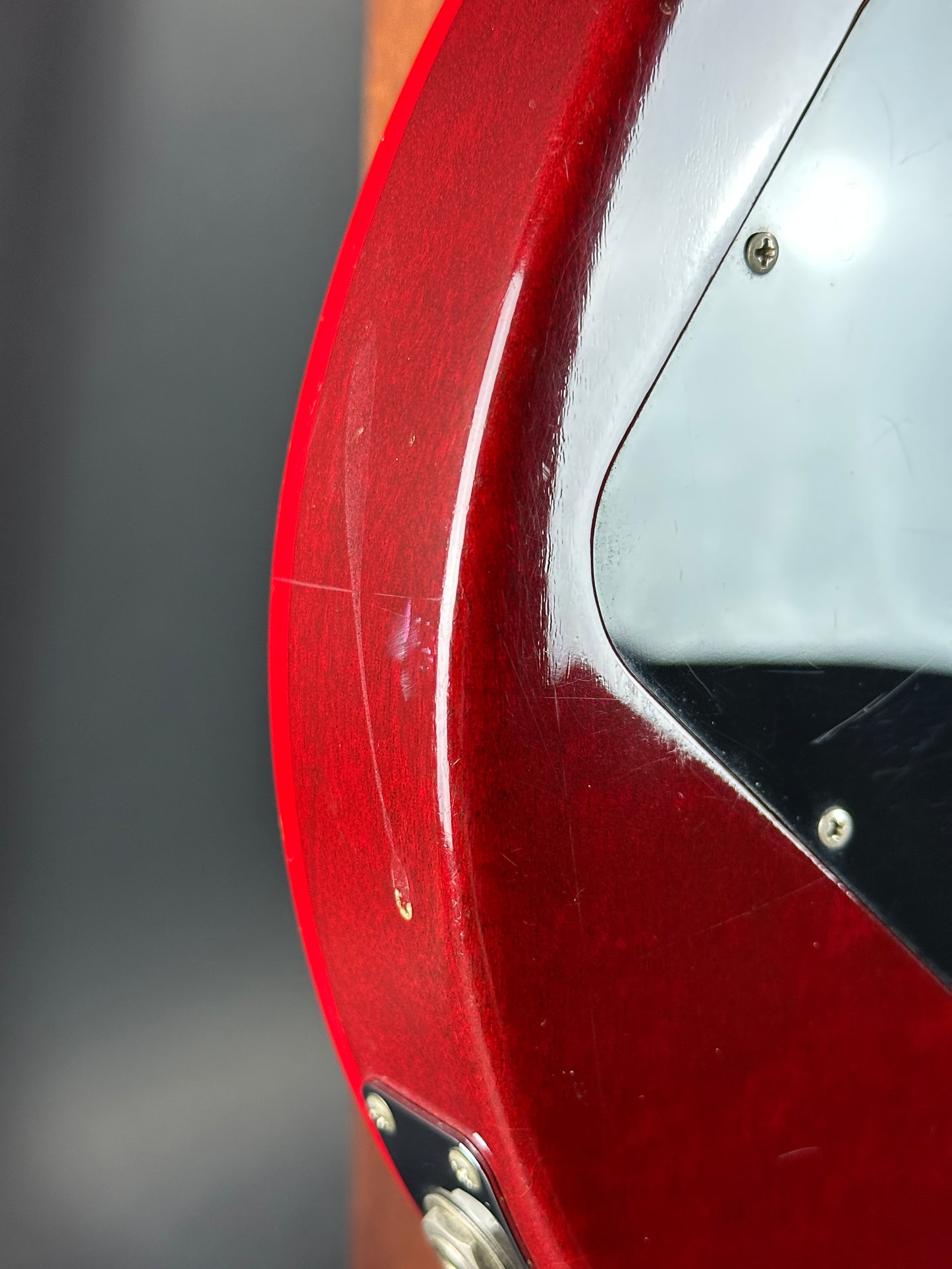 Wear on side of Used 1997 Gibson Les Paul Studio Double Cut Cherry Sunburst.