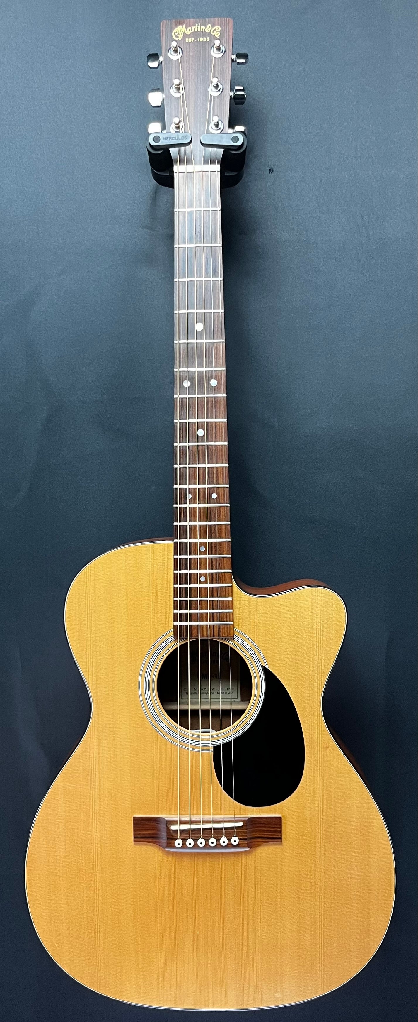 Full front of Used Martin OMC-1e Natural w/case TFW344