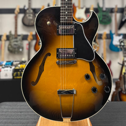 Front of body of Used 2001 Gibson ES-135 Vintage Sunburst w/case TSS6394