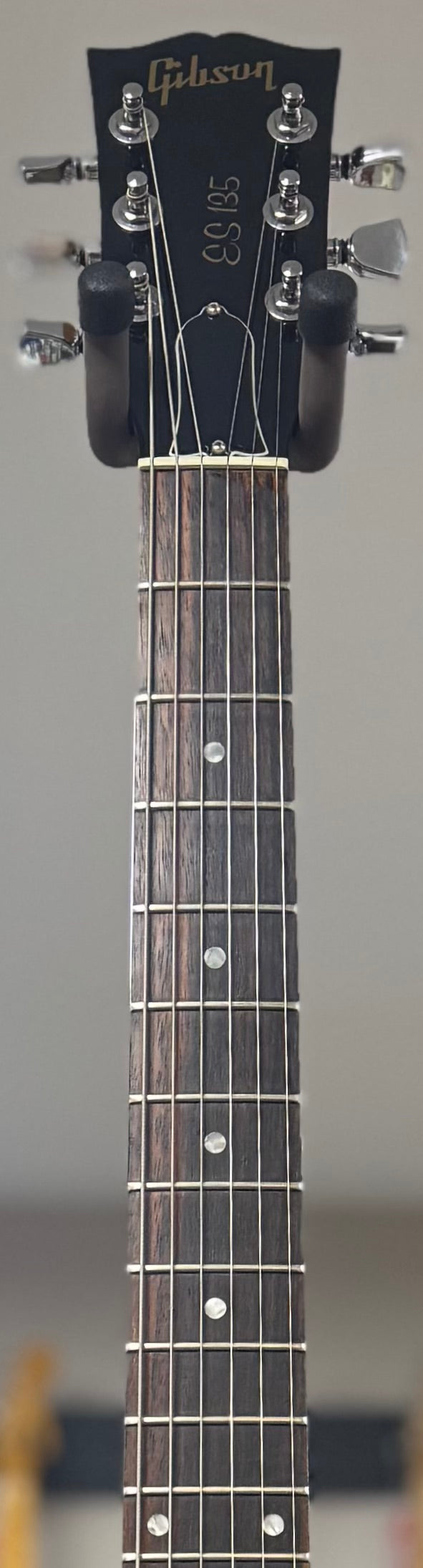 Front of neck of Used 2001 Gibson ES-135 Vintage Sunburst w/case TSS6394