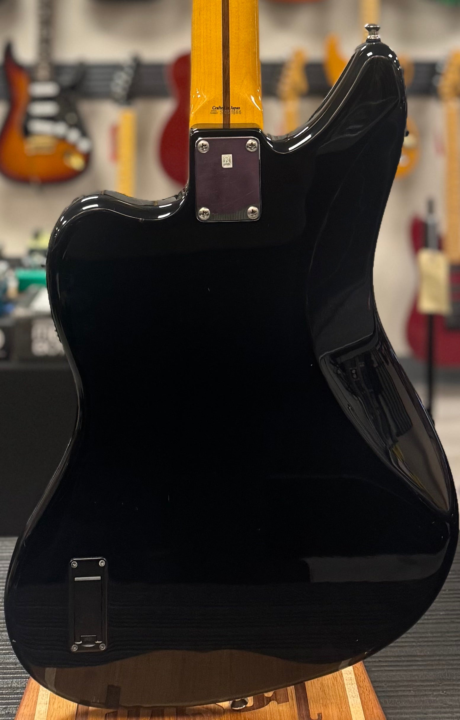 Back of body of Used Fender 2007 Jaguar Bass w/bag TSS6395