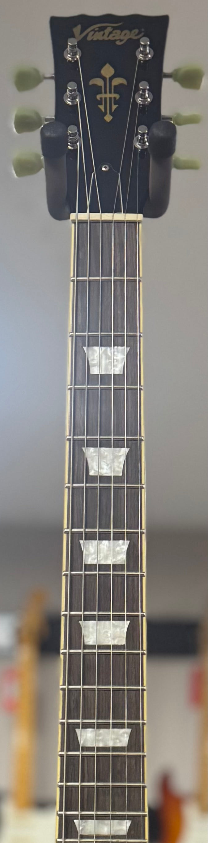 Front of neck of Used Vintage LP P90 Gold Top w/bag TSU22804