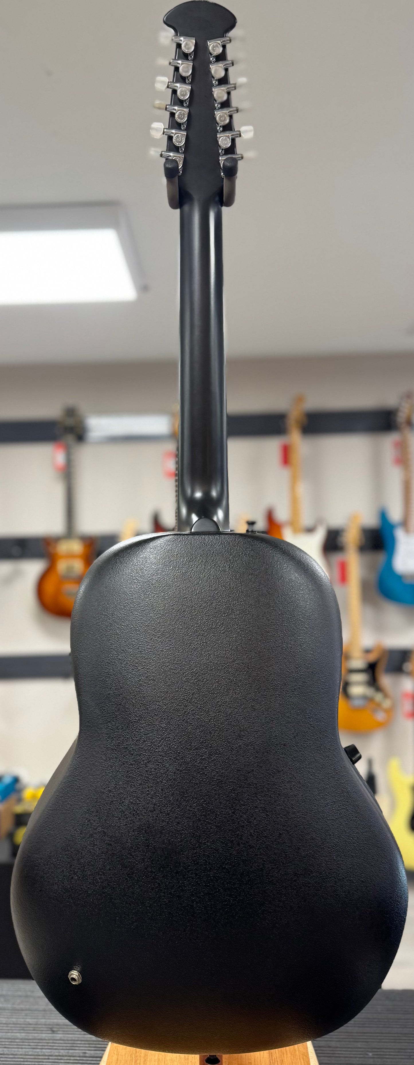 Back of whole Used Ovation 1755 Balladeer w/case TSS6441