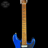 Fretboard of Fender Custom Shop American Custom Strat MN NOS Sapphire Blue Transparent.