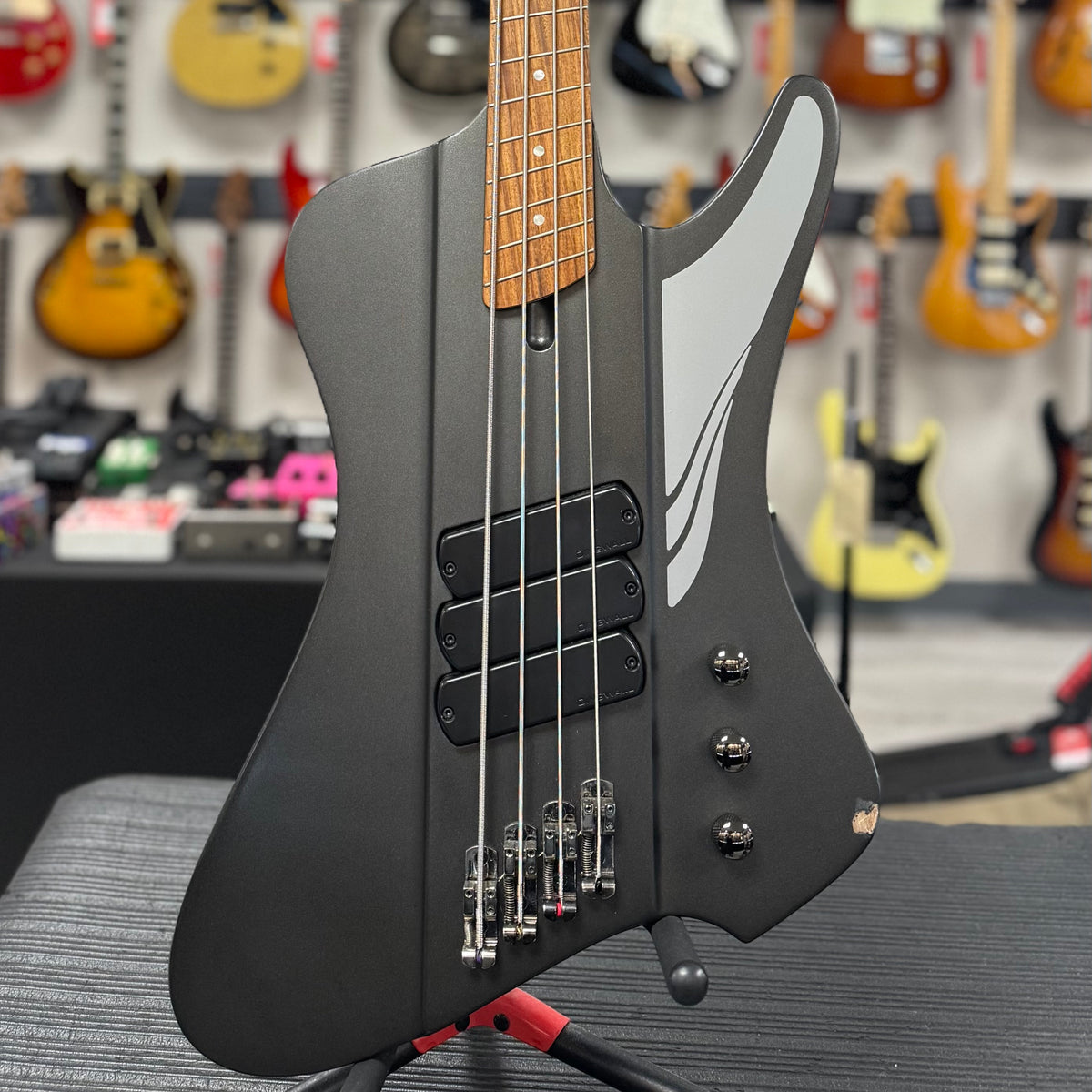 Front of Used Dingwall D-Roc Matte Black w/bag TSS6559